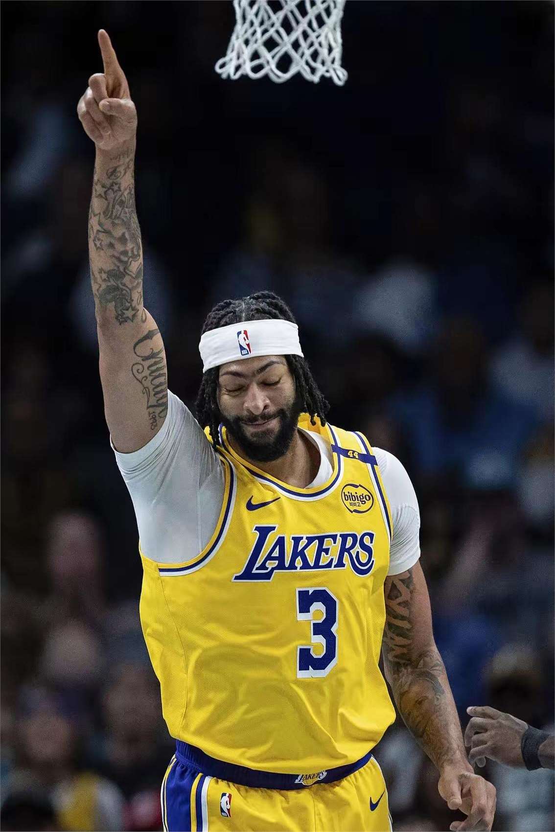 hth体育官网入口-浓眉哥重返赛场，晋级下一阶段首场状态出色，FPX观众沸腾！赢得满堂喝彩的简单介绍