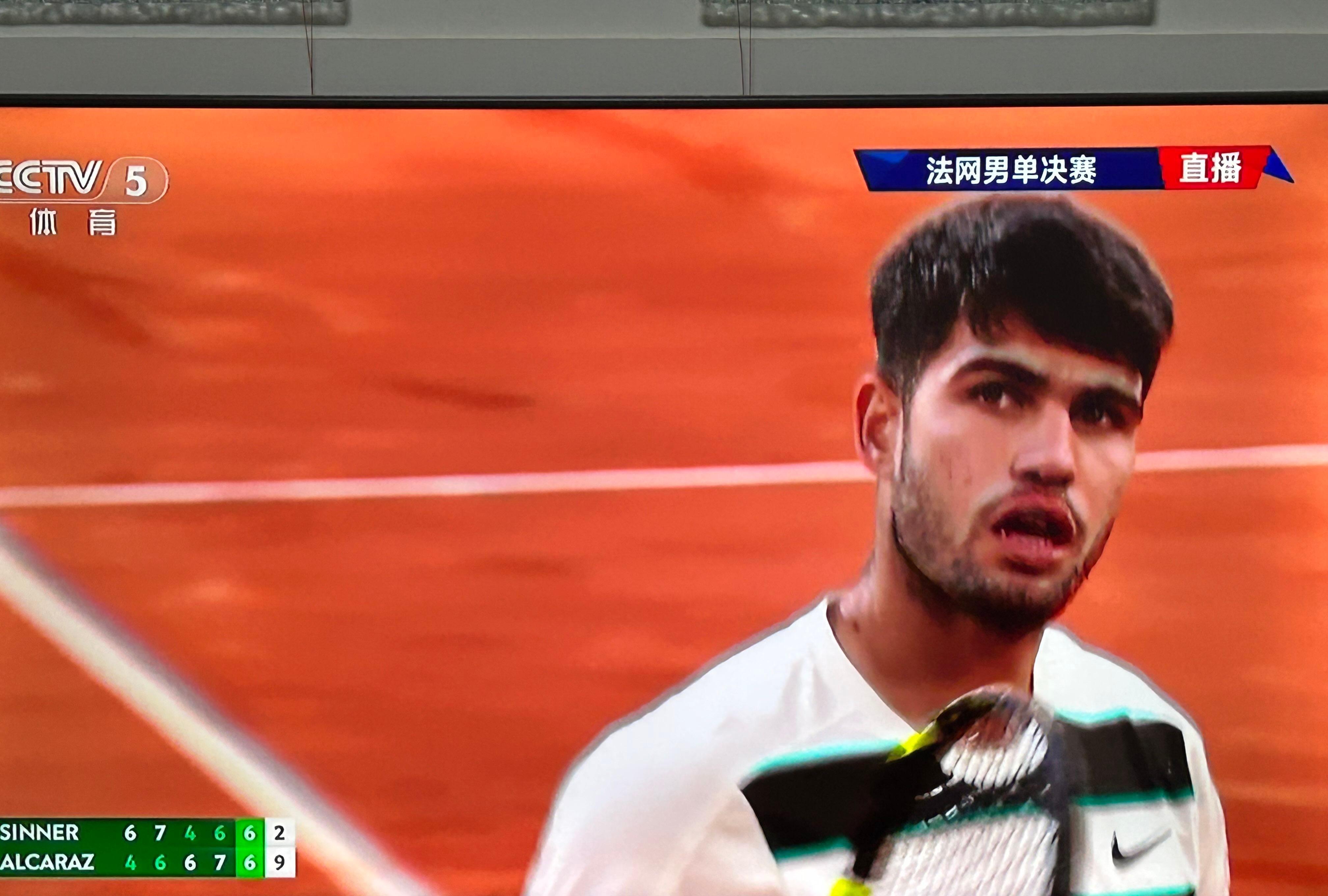 华体会-大比分获胜首场状态出色，加拿大队观众沸腾！，阿扎伦卡重返赛场气势如虹延续的简单介绍